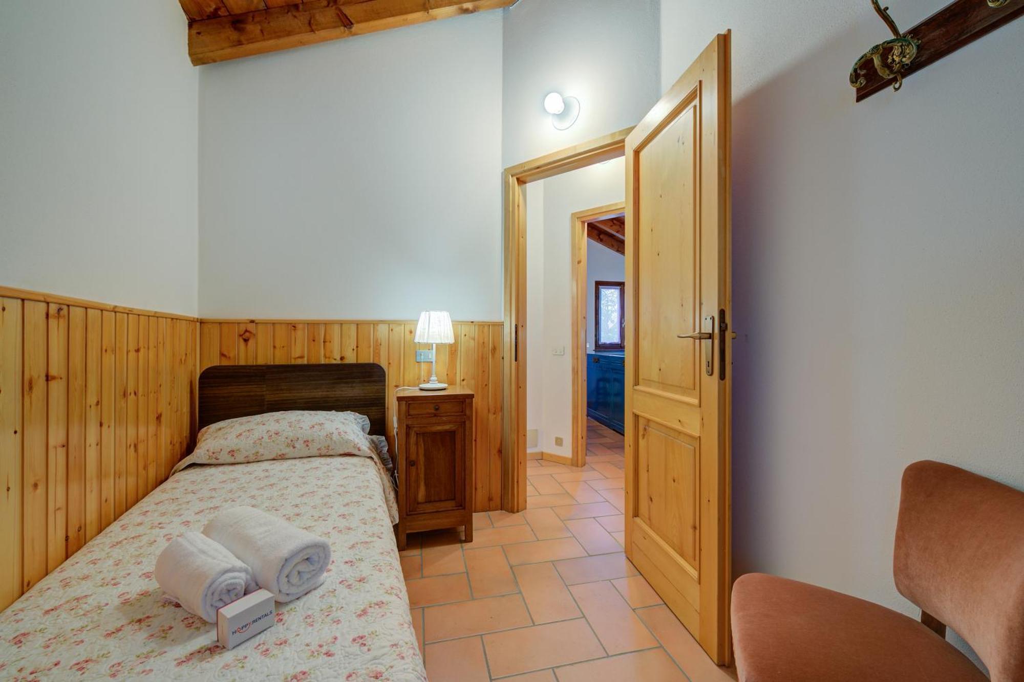 Villa Il Castagno Few Min From Beach - Happy Rentals Castelveccana Eksteriør billede