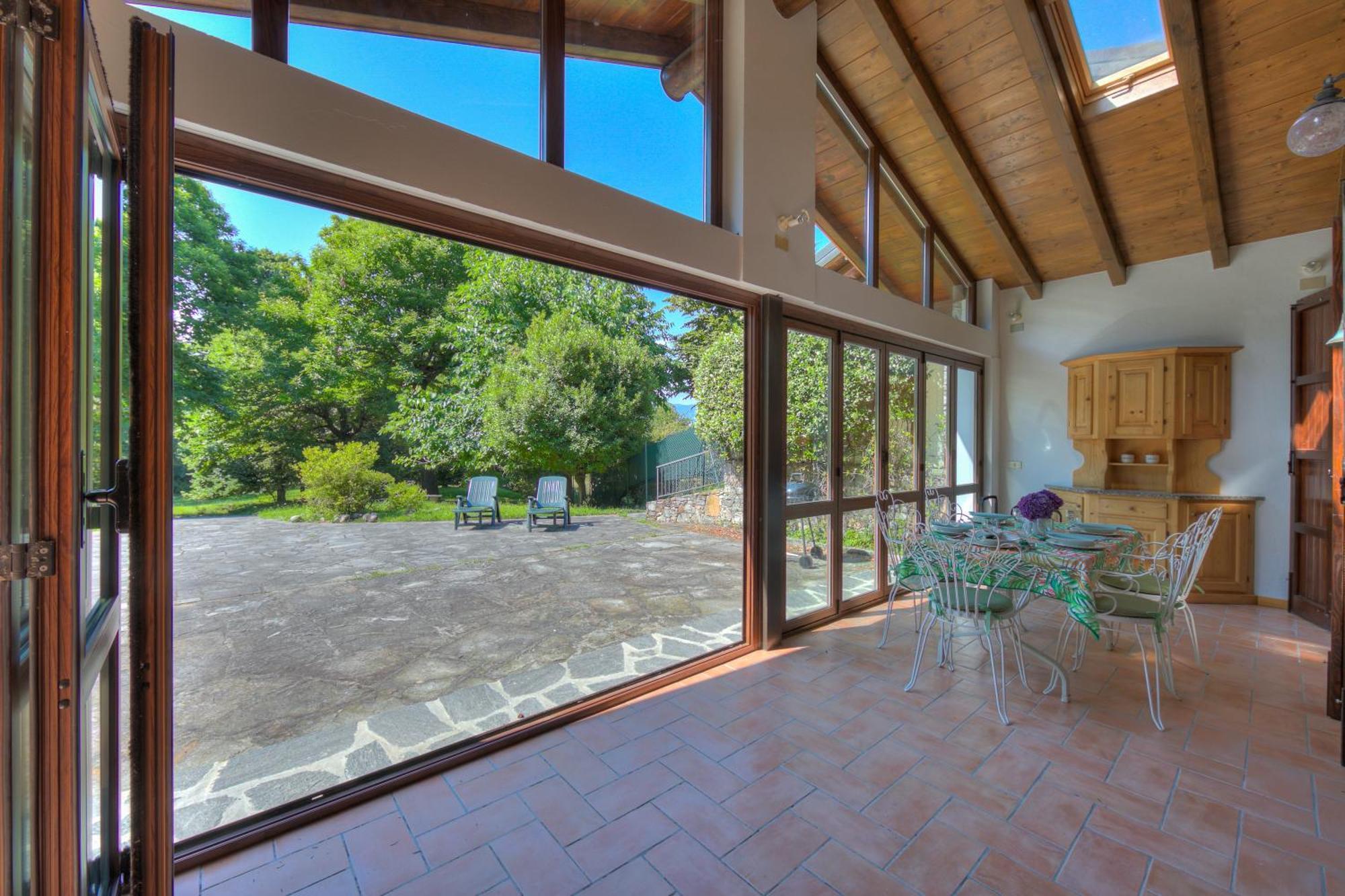 Villa Il Castagno Few Min From Beach - Happy Rentals Castelveccana Eksteriør billede
