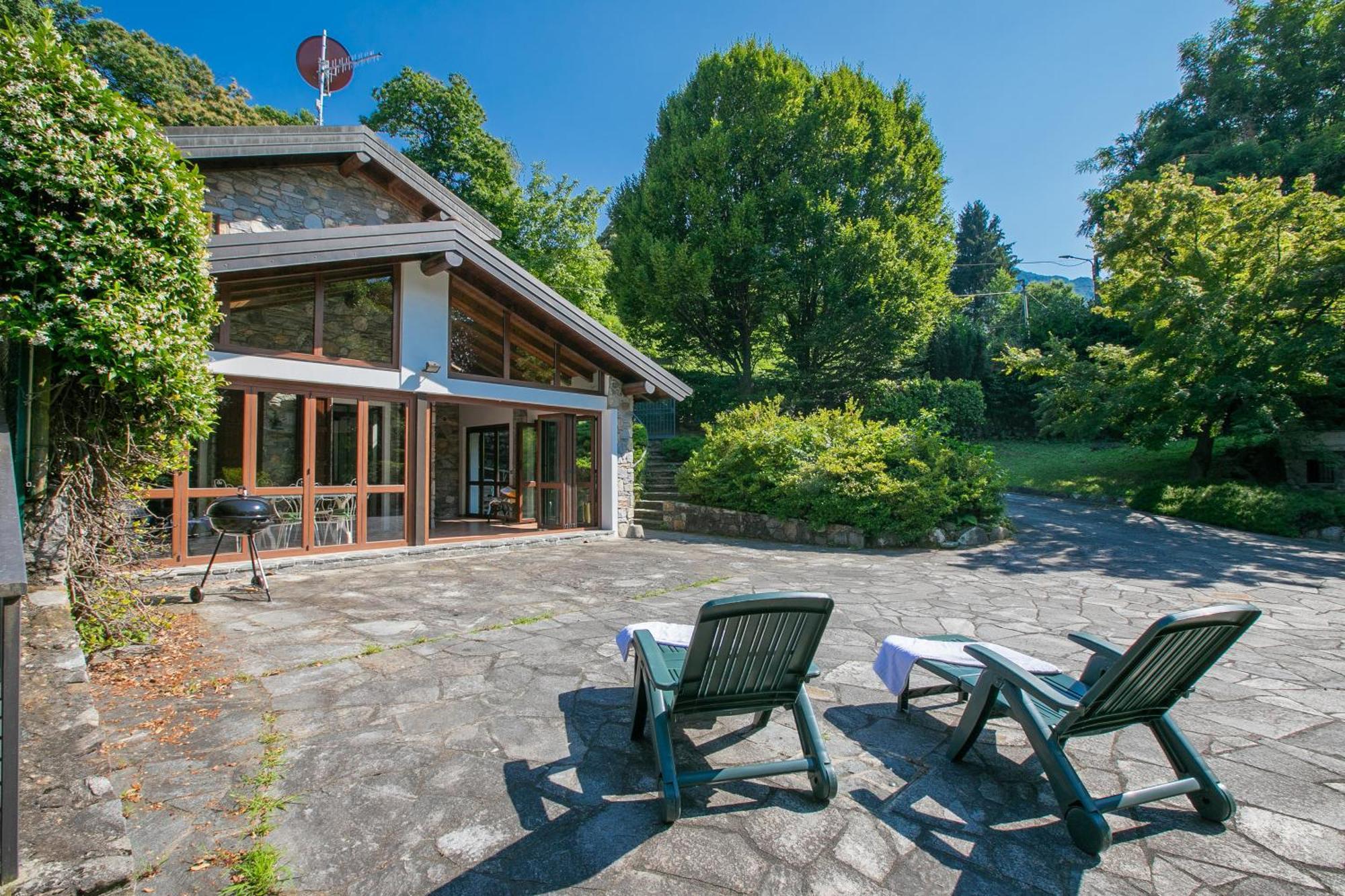 Villa Il Castagno Few Min From Beach - Happy Rentals Castelveccana Eksteriør billede